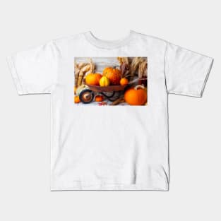 Old Rusty Wheelbarrow Full Of Pumpkins Kids T-Shirt